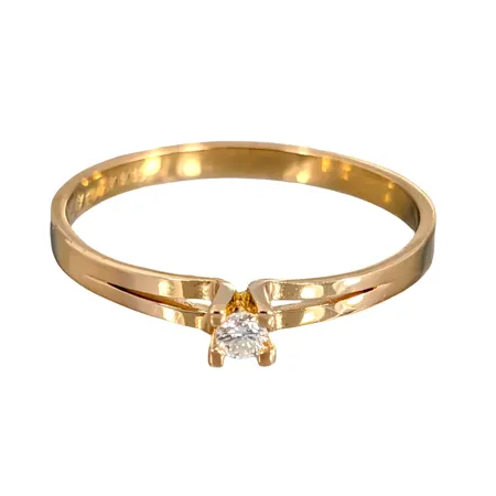 Diamantring, 18K guld, Diamant 0,06ct - graverat på skenans insida, Guldfynd (GFAB), svensk kontrollstämpel, Ø18½ mm, bredd 2-3 mm, fint skick Vikt: 1,9 g