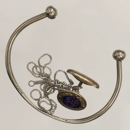 Diverse silver, defekt, gravyr, silver  Vikt: 21,4 g