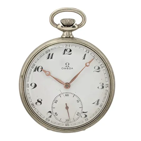 Fickur Omega, vitmetall, Ø48 mm, manuell - fullt fungerande, monogram, inre namngravyr, boettnummer 141 13, verknummer 10564642, normalt bruksskick, 67,2g