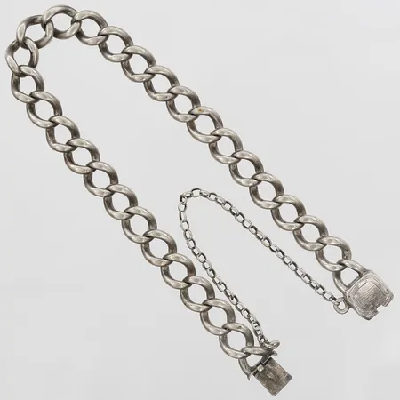 Armband pansar, längd ca 20cm, bredd 8mm, otydliga stämplar, slitage, buckligt lås, silver. Vikt: 21,2 g