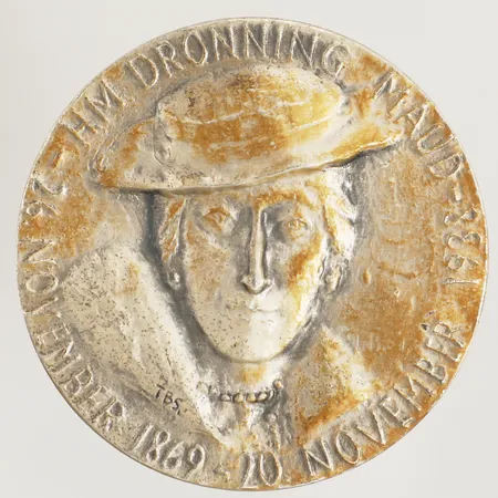 Medalj, Ø44mm, HM Dronning Maud - 26. november 1869 - 20. november 1938. Norges Dronning-1905 1938, serienummer 0607-15000, Sporrong AB år 1978, 925/1000 silver  Vikt: 56,4 g