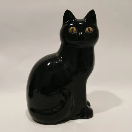 Figurin katt Murre, Lisa Larsson, svart, höjd 21cm, osignerad, skada på tass, glaserat stengods Skickas med postpaket.