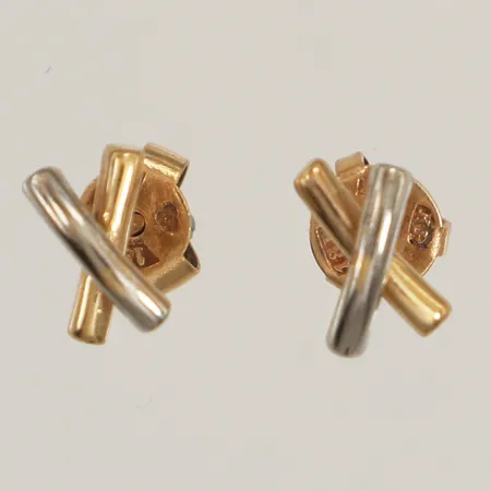 Ett par örhängen, längd 7,9mm, bredd 4,5mm, tvåfärgade, 18K  Vikt: 1,8 g
