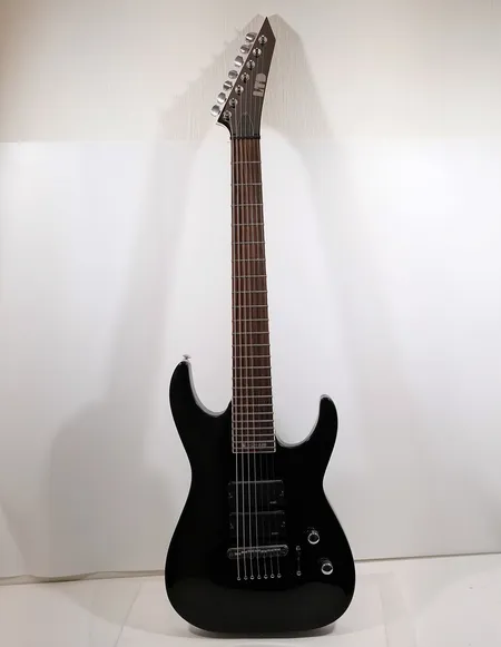 Elgitarr ESP LTD SC-207. 7-strängad. Serienummer L11041643 med mjukt fodral.  Skickas med Bussgods eller PostNord