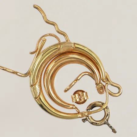 Diverse guld, defekt, 18K  Vikt: 3,2 g