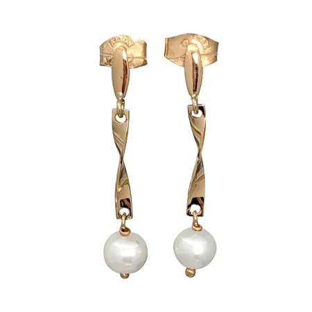 Örhängen, 18K guld, odlade Pärlor Ø 5 mm, längd 28 mm, originalploppar med tillverkarstämplar Alton - Alton Guldvaru Ab, fint skick Vikt: 1,3 g