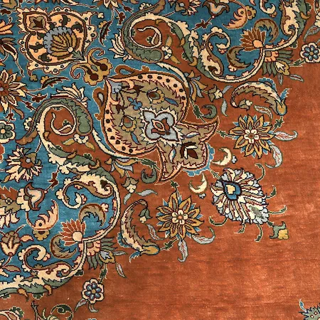 Matta Cinar, 291x202cm, semiantik, silke, metallbrokad, slitage, några fläckar/märken. Vikt: 0 g Specialfrakt, kontakta pantbankskontoret för mer information.