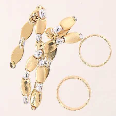 Diverse guldsmycken, av/defekt, gravyr, 18K Vikt: 12,2 g