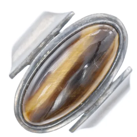 Ring med tigeröga, stl 17, bredd 5-22mm, svenska importstämplar, slitage, 835/1000 silver. Vikt: 7,2 g