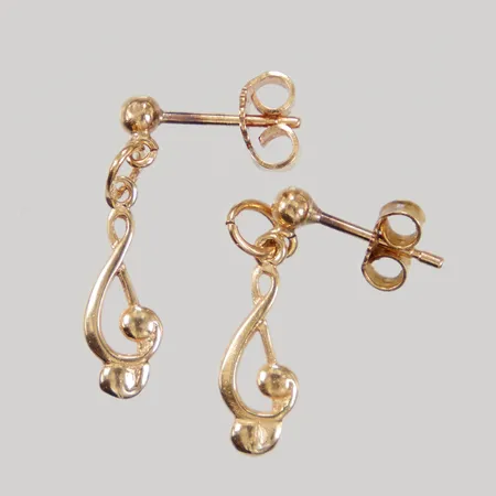 Ett par örhängen G-klav, längd 22,6mm, stift, 18K, Vikt: 1,8 g