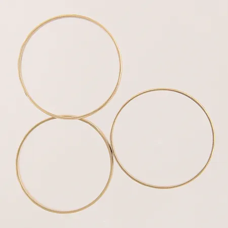 Ringar, skeva, ostämplade, 18K  Vikt: 2,4 g