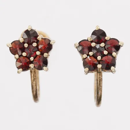 Örhängen med granater, ca 12x8mm, med skruvmekanism, förgylld 830/1000 silver. Vikt: 0 g