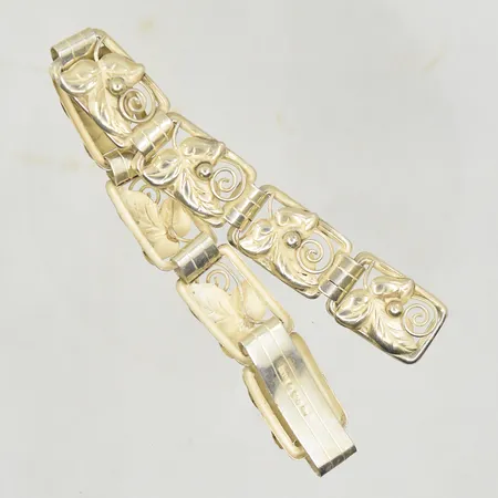 Armband med dekor av löv, längd 19 cm, bredd 15 mm, 830/1000 silver. Vikt: 21,1 g