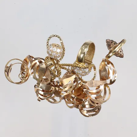 Diverse guld med stenar, delvis små defekter 14K Vikt: 25,3 g