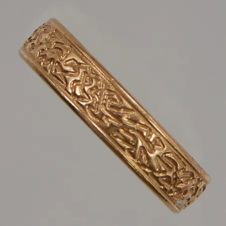 Ring Ø19½, bredd:4mm, dekor, gravyr, 18K 5,9g.