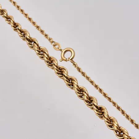 Kedja i 18K guld, 43cm, docerad Cordell, bredd 1,5-3,8mm, importstämpel, vikt 3,58g.