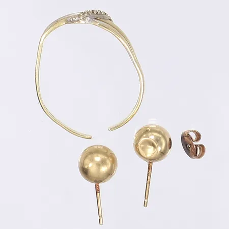 Diverse guld buckligt defekt 14K  Vikt: 1,9 g