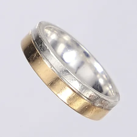 Ring slät tvåfärgad GHA stl 16¾ bredd 5mm gravyr silver 925/1000 Vikt: 5,6 g