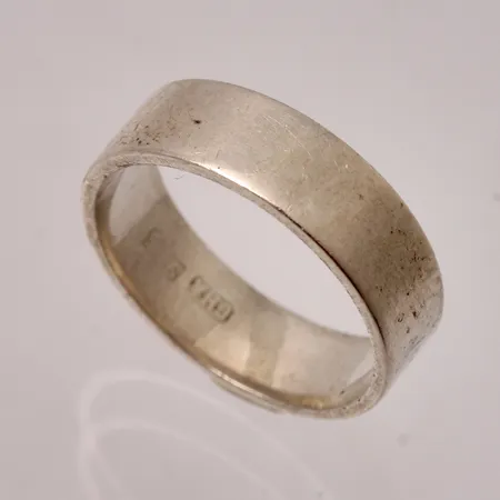  Ring i silver, stl16, bredd 5,2mm, 925/1000, tillverkad av Guldfynd, vikt 3g.