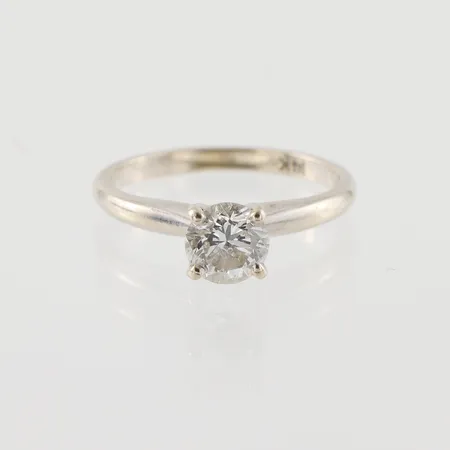 Ring med möjligen syntetisk diamant, Ø15½, bredd: 1,7mm, vitguld, 14K, 2,0g.