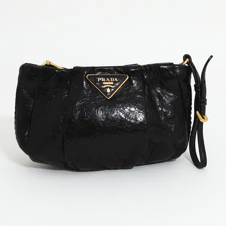 Väska Prada Clutch Pleated Leather, mått 21,5x14x4,5cm, svart läder, beslag i gulmetall, kartong, slitage, fläckar invändigt