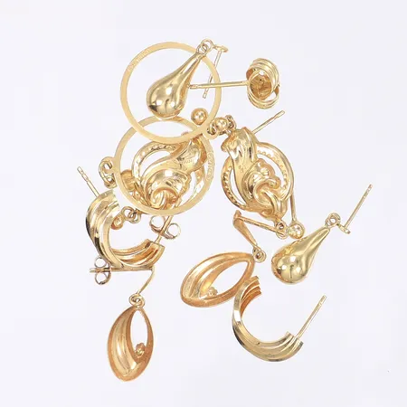 Divrese guld defekt 18K  Vikt: 6,9 g