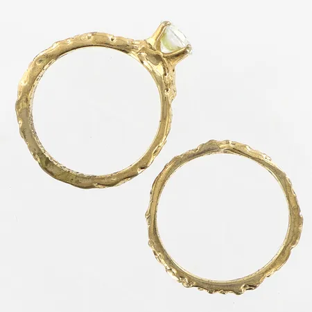 Ringar vit sten stl 16¾, bredd 3,5-6mm, 2st, Emma Israelsson, förgylld mässing. 