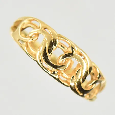 Ring Bismarck, stl 16, bredd 2-6 mm, något skev skena, 18K. Vikt: 2,1 g