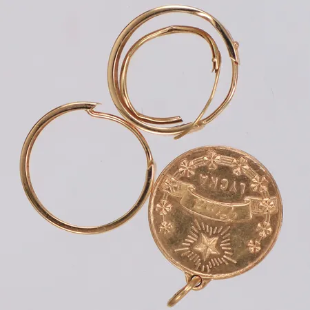 Diverse guld, defekt, 18K  Vikt: 3,3 g