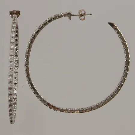 Ett par örhängen, 55mm, vita stenar, 925/1000 Silver 11,0g.