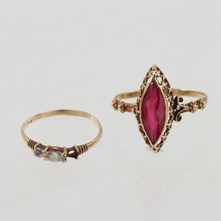 Två skeva ringar, 14K, 2,8g.