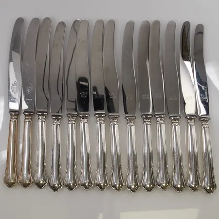 14 Knivar, 21cm, 2 med gravyr, 830/1000 Silver bruttovikt 696,4g.