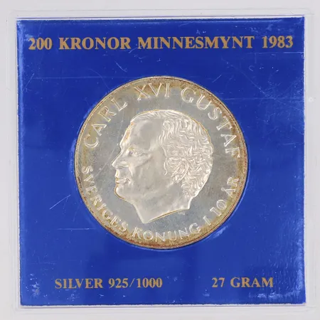 Minnesmynt 200kr, Sveriges Konung i 10år, 1983, 925/1000 silver. Plastetui. Vikt: 27 g