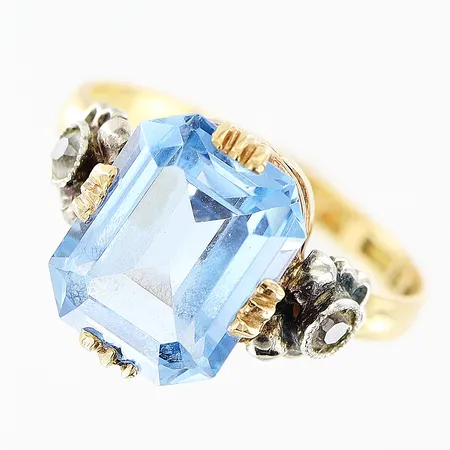 Ring med stenar, stl 15½, bredd 2-10,5mm, 18K Vikt: 2,9 g