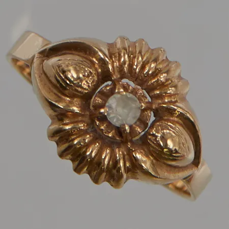 Ring Ø17½, bredd:12mm, vit sten, 18K 2,6g.