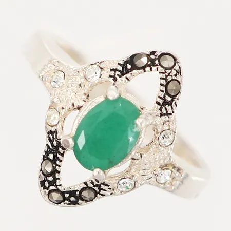 Ring med aventurinkvarts, markasiter samt vita stenar, stl18, fattning 7,5mm, skena 3,5mm, 925/1000 Silver.  Vikt: 4,8 g