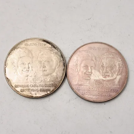 2st Jubileumsmynt i silver, 50kr, Ø36mm, Kungabröllopet 19 juni 1976 Konung Carl XVI Gustav och Drottning Silvia, silver 925/1000, vikt 53,88g.