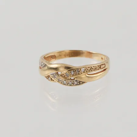 Ring Ø17¾, bredd: 2,1-6,2mm, 18K, 2,9g.