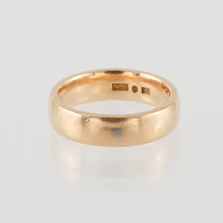 Slät ring Ø19½, bredd: 6,2mm, repig, gravyr, 18K, 11,5g.