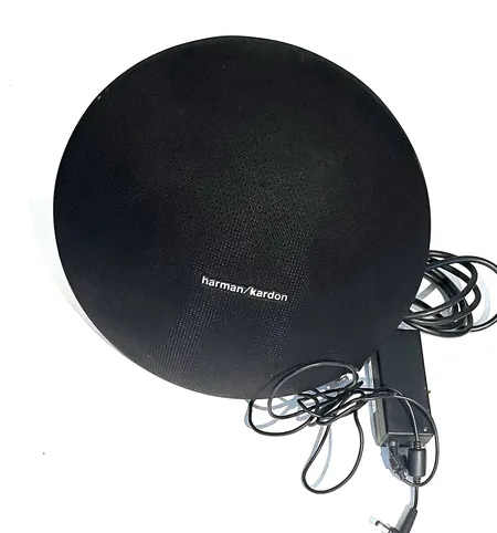 Högtalare blåtand, harman / kardon, med laddkabel , väldigt sliten Onyx studio3 Vikt: 0 g