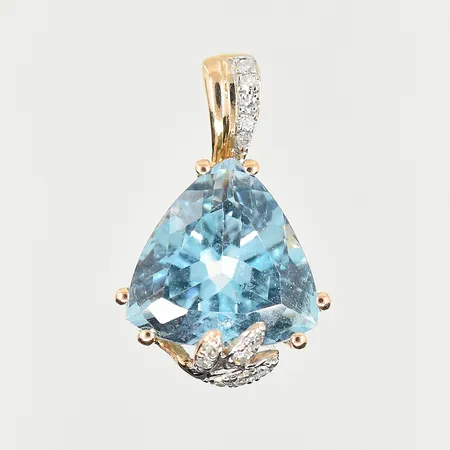 Hänge med blå sten och vita stenar, längd 18 mm, bredd 11 mm, 14K. Vikt: 2 g