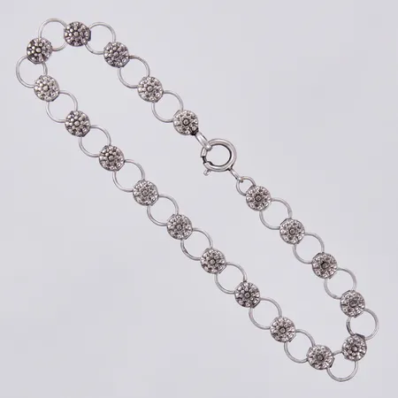 Armband längd ca 18,2cm, bredd ca 5-7mm, svensk importstämpel, 835/1000 silver Vikt: 6,4 g