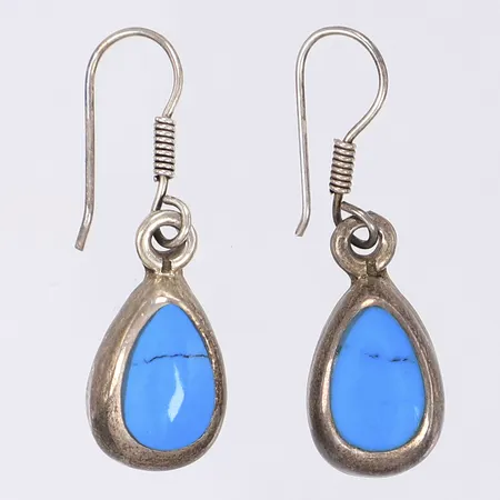 Ett par örhängen med blå stenar längd tot 40mm bredd 12mm silver 925/1000 Vikt: 7,7 g