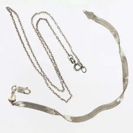 Armband, 1 kedja, defekter, silver.  Vikt: 6,1 g