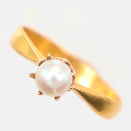 Ring med odlad saltvattenpärla Ø18½, 20K Vikt: 2,7 g