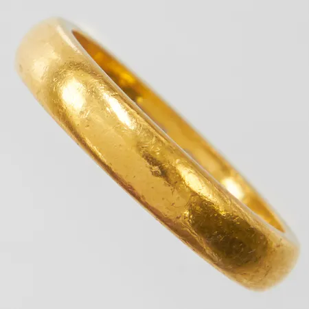 Ring slät, stl17, bredd 4mm, gravyr, 23K Vikt: 6,8 g