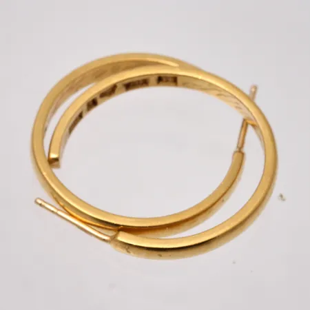 Diverse defekt guld, 23K, vikt 8,35g.