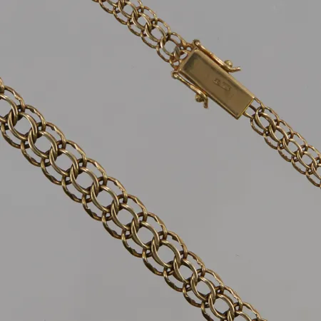 Collier 44cm, bredd:5-7mm, defekt vid lås, 14K 17,9g.