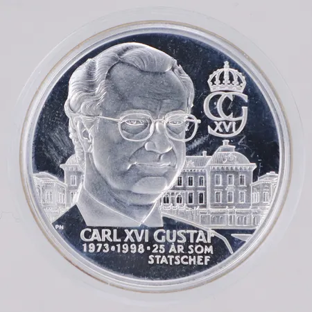 Minnesmynt Carl XVI Gustaf 25 år som statschef, år 1998, Kungariket Sverige, 925/1000 silver, plastetui Vikt: 26,2 g