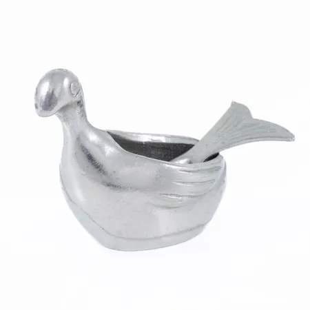 Saltripa i tenn med sked. Höjd 35 mm. Vikt: 35,4g. 